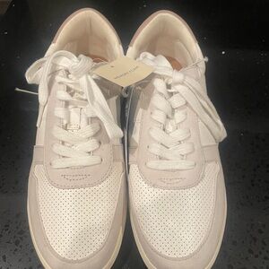 Universal Women's White Sneakers